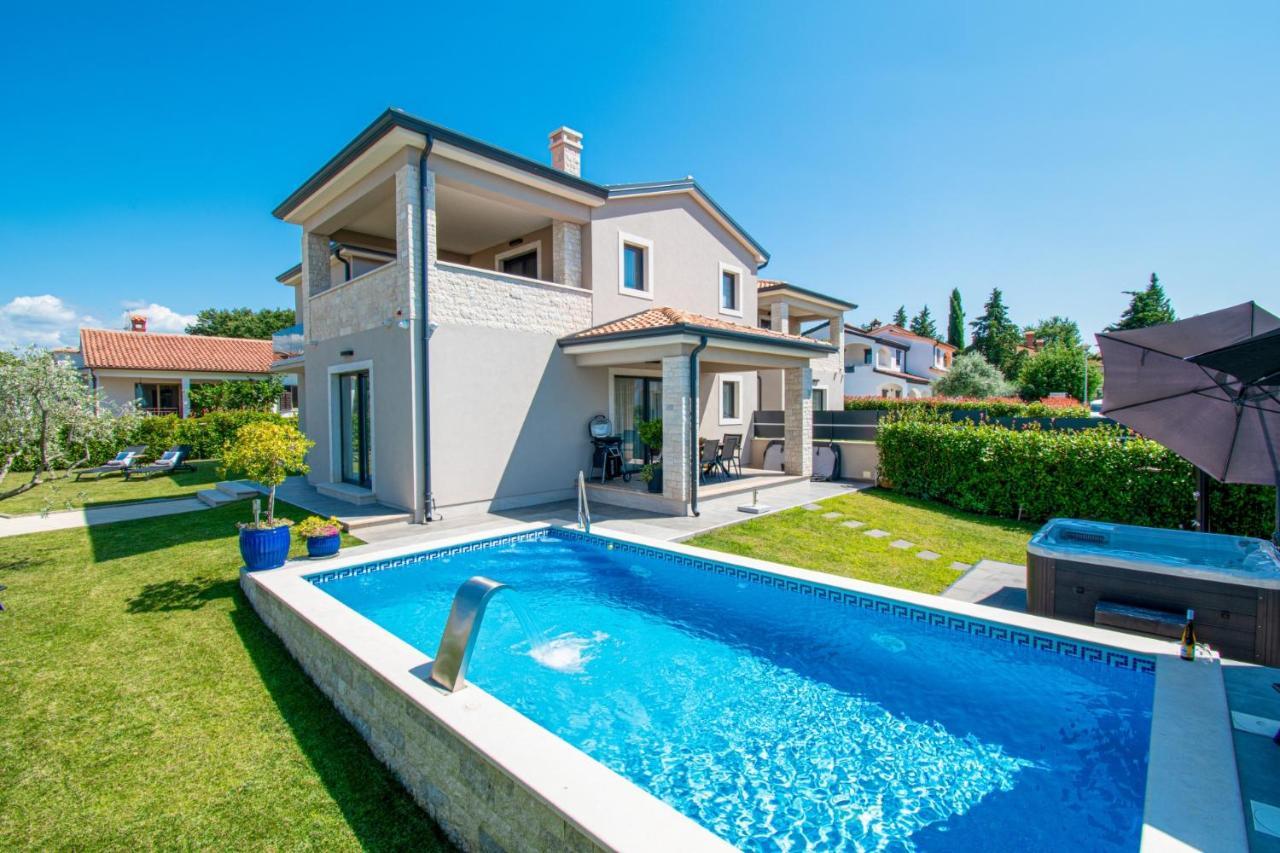 1 In Porec,istrien - Istrabook *